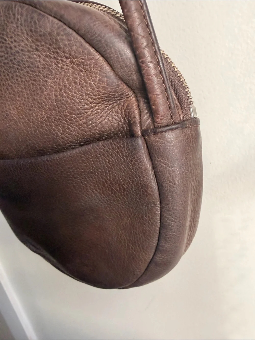 BAGGU Brown Round Leather Crossbody Messenger
